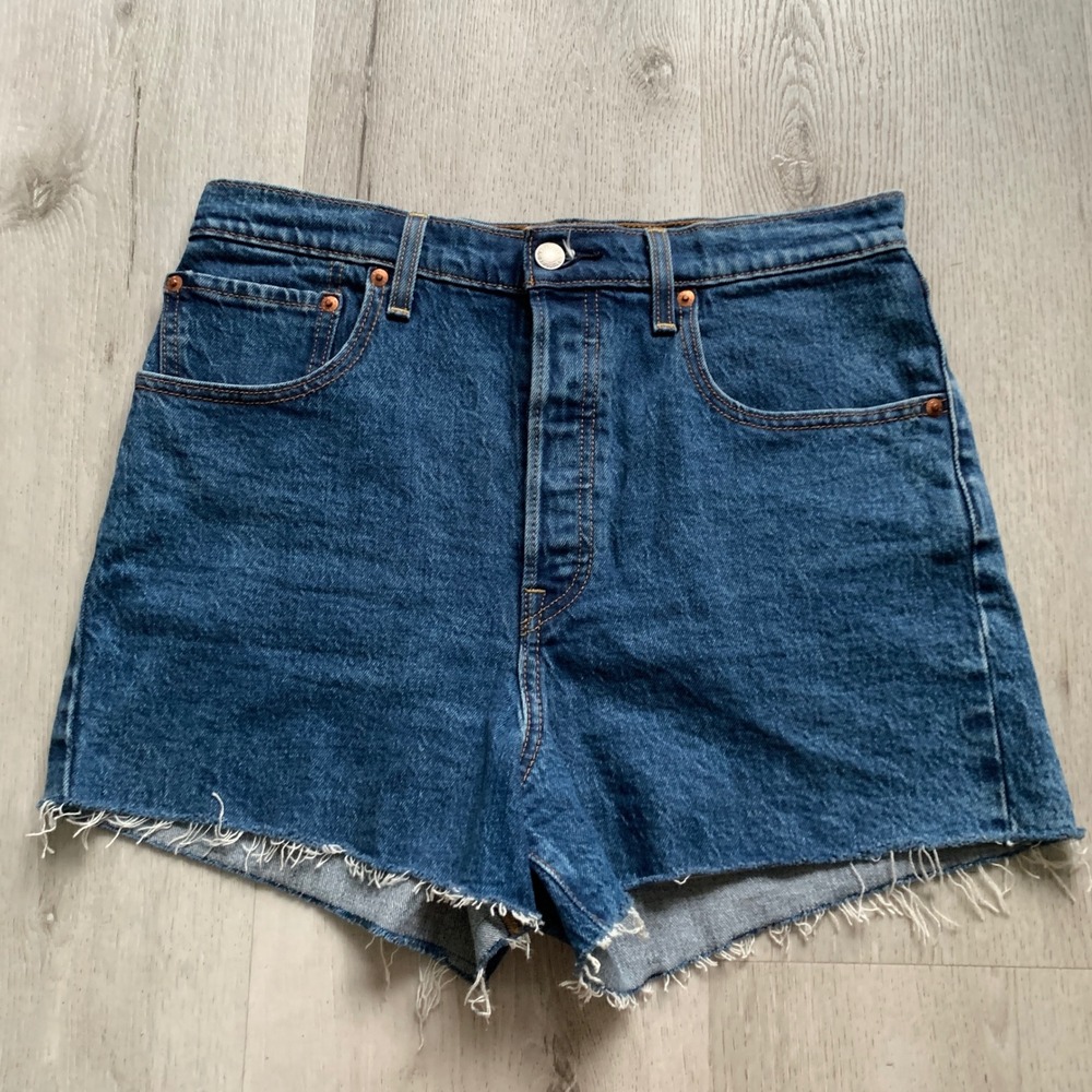 Levis Premium Ribcage Shorts Womens 30 Medium Wash High Rise Raw Hem Button Fly